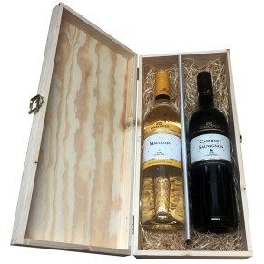 wine-from-istria-in-a-double-wooden-case